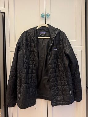 Patagonia Black Quilted Hooded Jacket with Zip Pockets